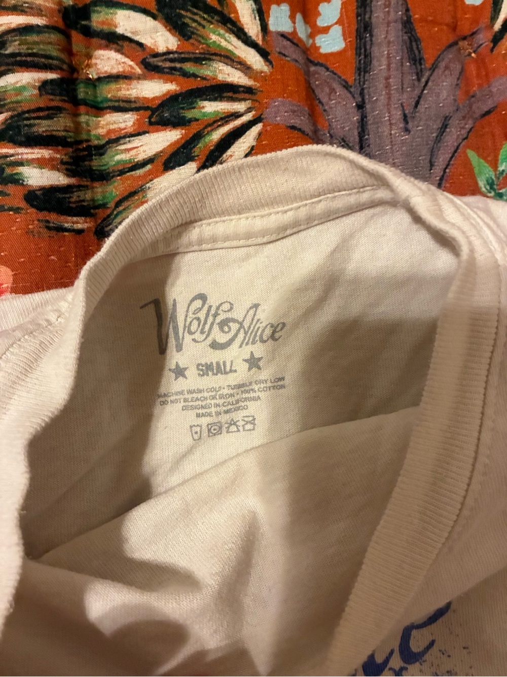 Wolf Alice Concert Tee - Picture 2 of 3